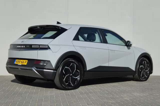 Hyundai Ioniq 5 (2023) thumbnail 3