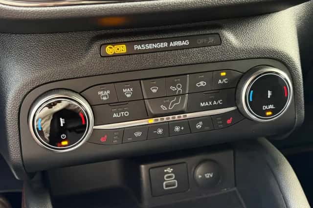 Ford Kuga (2023) thumbnail 4