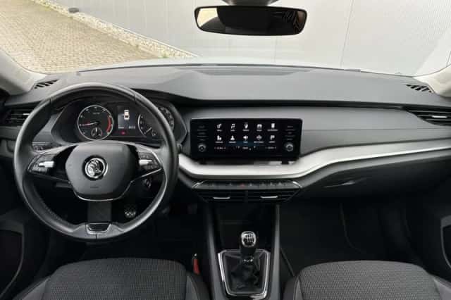 Škoda Octavia (2021) thumbnail 2