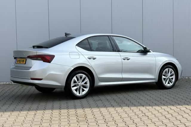 Škoda Octavia (2021) thumbnail 3