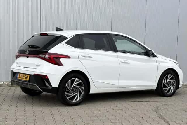 Hyundai i20 (2024) thumbnail 3