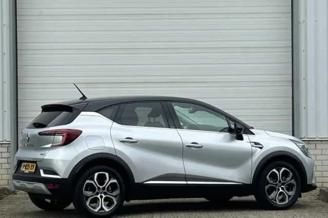 Renault Captur (2021) thumbnail 3