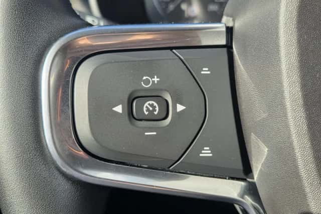 Volvo XC40 (2020) thumbnail 4
