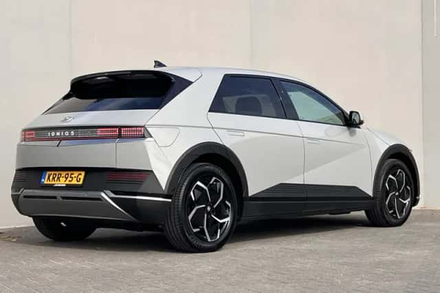 Hyundai Ioniq 5 (2023) thumbnail 3