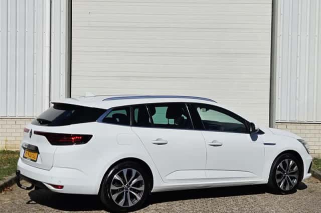 Renault Mégane (2022) thumbnail 3