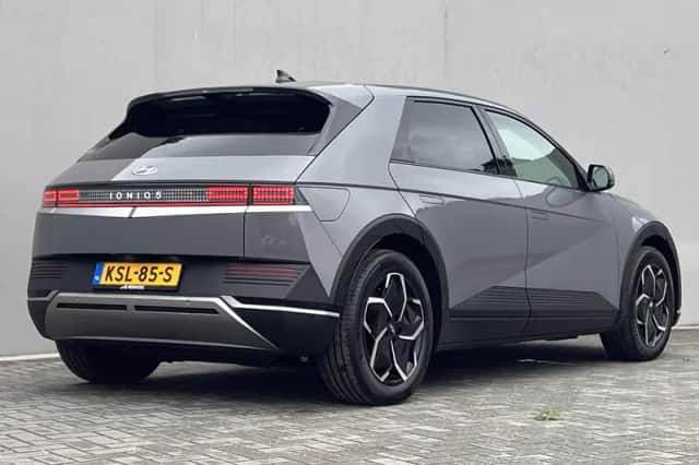 Hyundai Ioniq 5 (2023) thumbnail 3