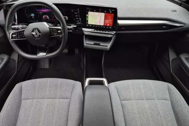 Renault Mégane E-Tech (2022) thumbnail 2