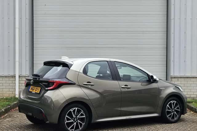 Toyota Yaris (2021) thumbnail 3