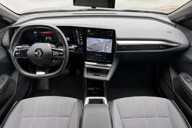 Renault Mégane E-Tech (2022) thumbnail 2