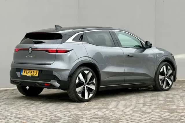 Renault Mégane E-Tech (2022) thumbnail 3