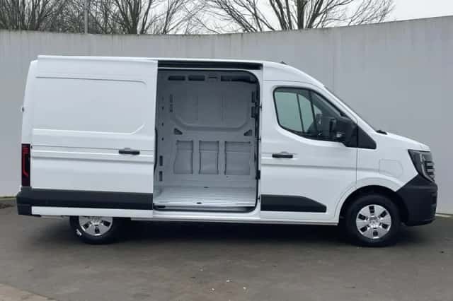 Nissan Interstar (2025) thumbnail 21