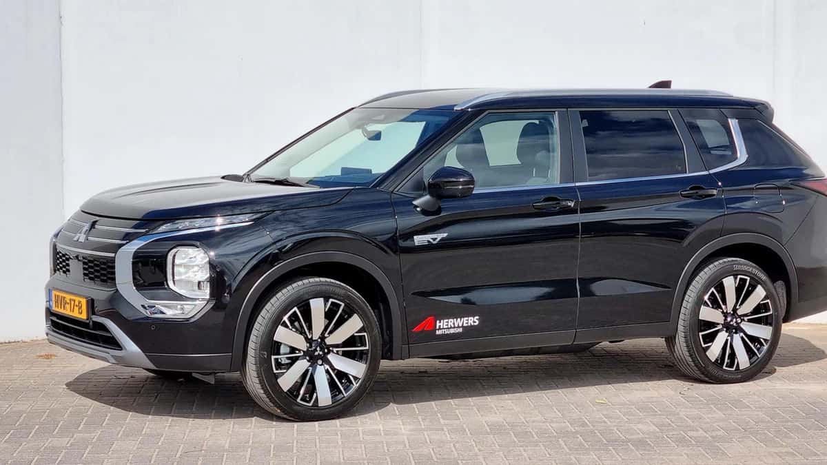 Mitsubishi Outlander (2025) — foto 1