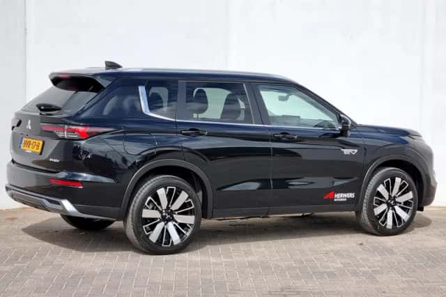 Mitsubishi Outlander (2025) thumbnail 3