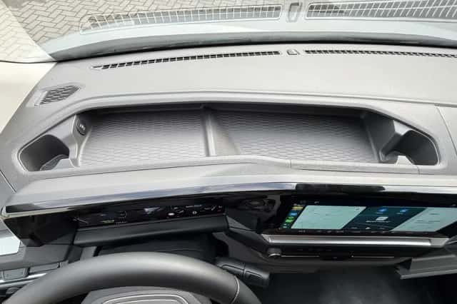 Volkswagen E-Transporter Caravelle (2025) thumbnail 22