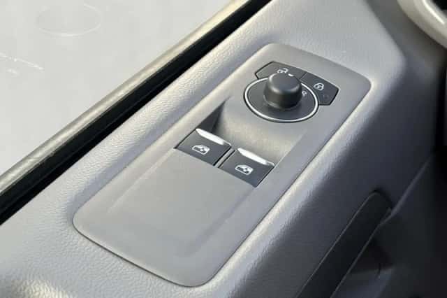 Volkswagen E-Transporter Caravelle (2025) thumbnail 23