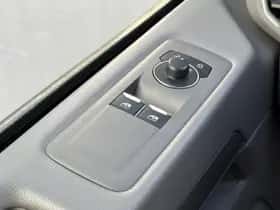 Volkswagen E-Transporter Caravelle (2025) thumbnail 23