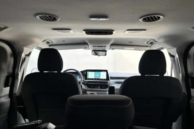 Volkswagen E-Transporter Caravelle (2025) thumbnail 35