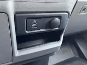 Volkswagen E-Transporter Caravelle (2025) thumbnail 64