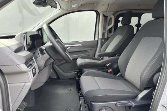 Volkswagen E-Transporter Caravelle (2025) thumbnail 9