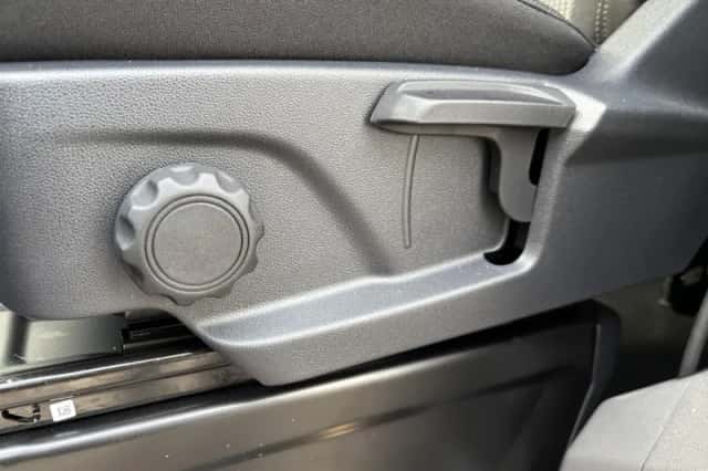 Volkswagen E-Transporter Caravelle (2025) thumbnail 10