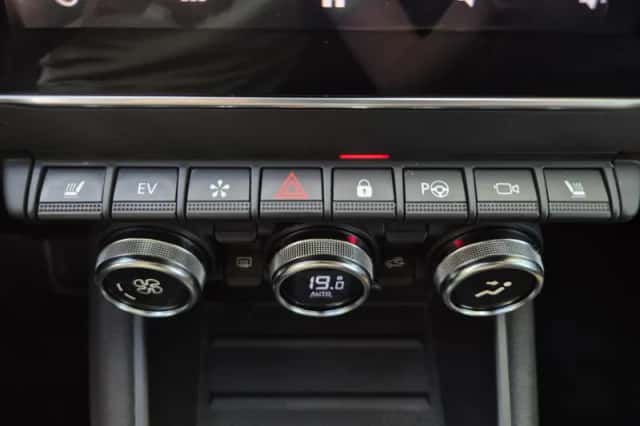 Renault Captur (2022) thumbnail 43
