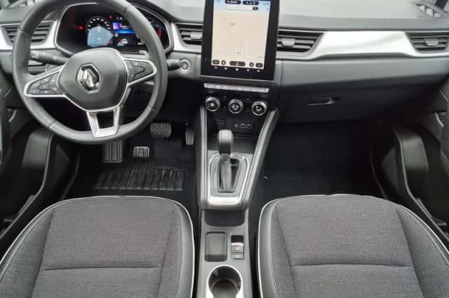 Renault Captur (2024) thumbnail 2