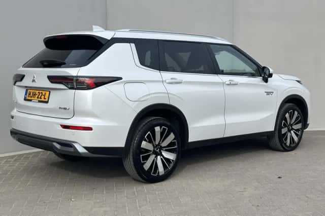 Mitsubishi Outlander (2025) thumbnail 3