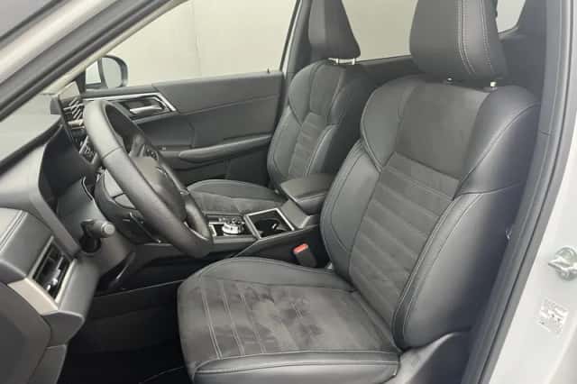 Mitsubishi Outlander (2025) thumbnail 6
