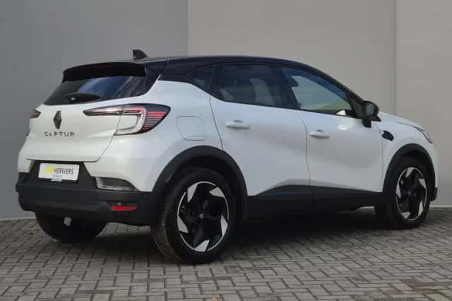 Renault Captur (2024) thumbnail 3