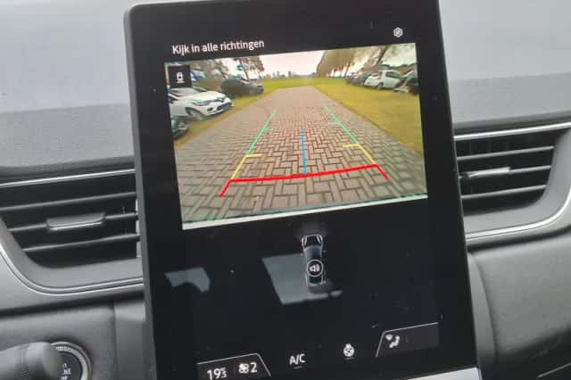 Renault Captur (2024) thumbnail 4