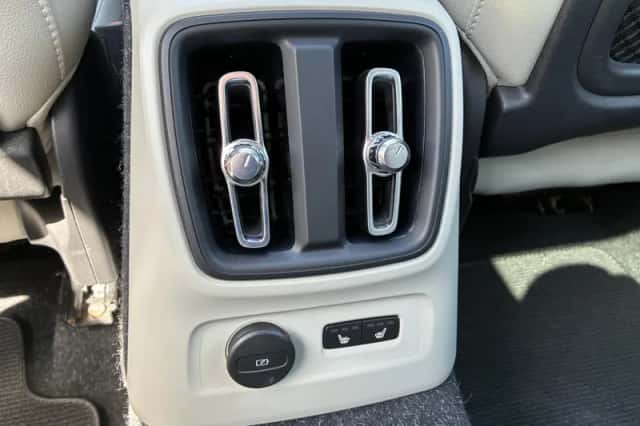 Volvo XC40 (2020) thumbnail 36
