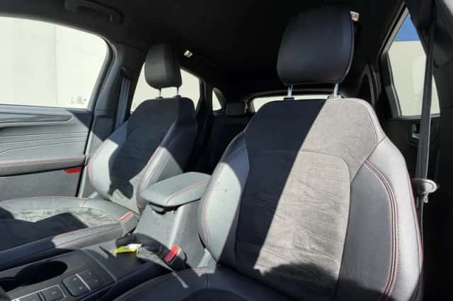 Ford Kuga (2023) thumbnail 12