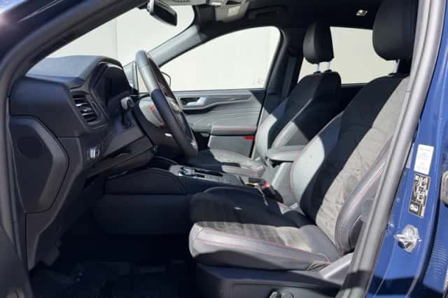 Ford Kuga (2023) thumbnail 10