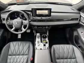Mitsubishi Outlander (2026) thumbnail 2