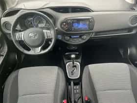 Toyota Yaris (2016) thumbnail 2