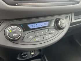 Toyota Yaris (2016) thumbnail 11