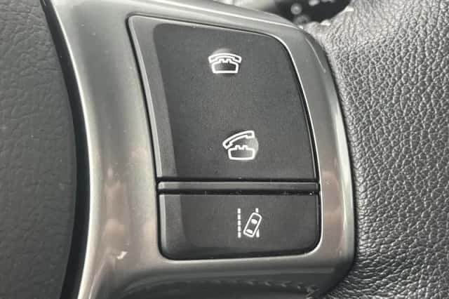 Toyota Yaris (2016) thumbnail 12