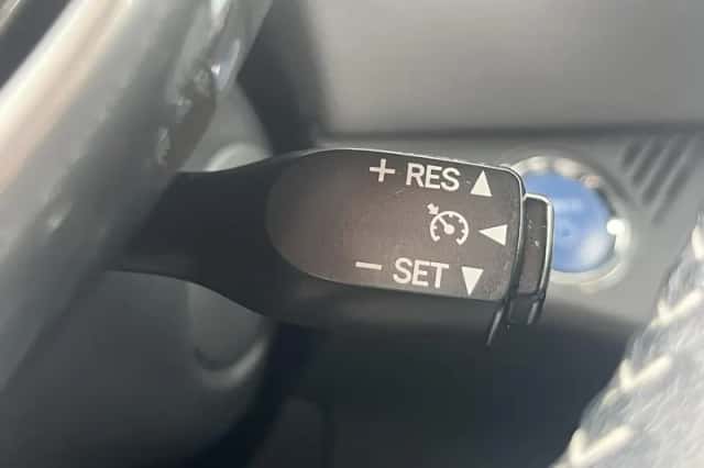 Toyota Yaris (2016) thumbnail 13