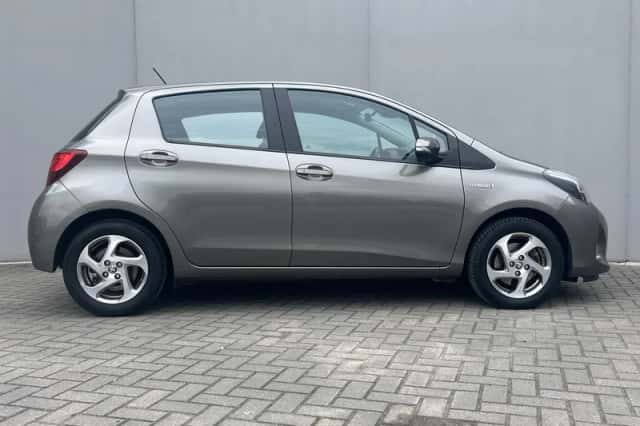 Toyota Yaris (2016) thumbnail 17