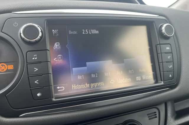 Toyota Yaris (2016) thumbnail 33