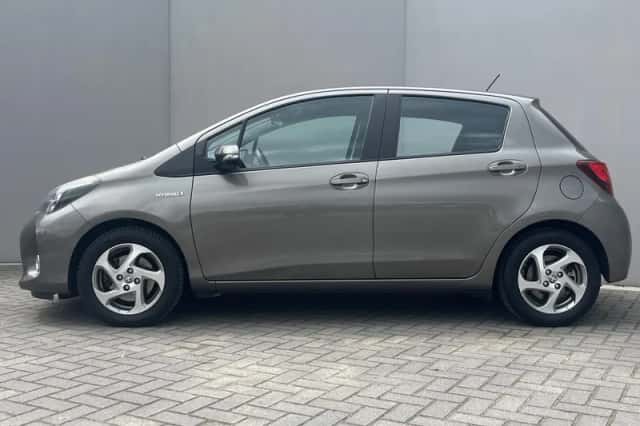 Toyota Yaris (2016) thumbnail 9