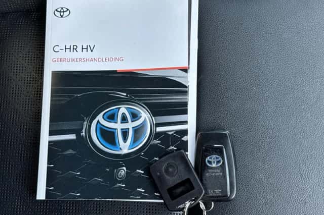 Toyota C-HR (2021) thumbnail 27