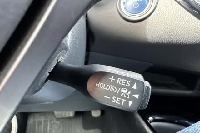 Toyota C-HR (2021) thumbnail 41