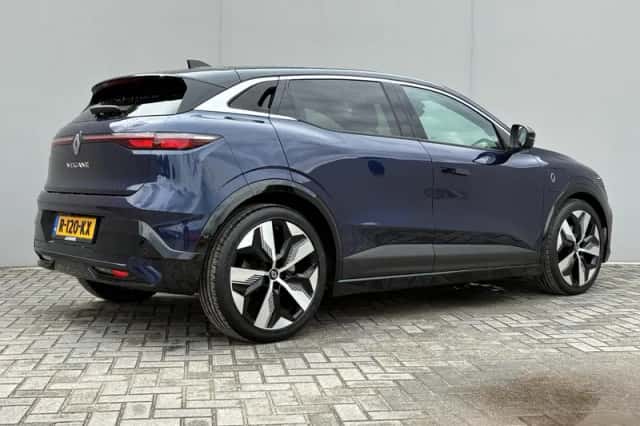 Renault Mégane E-Tech (2022) thumbnail 3