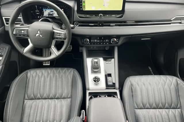 Mitsubishi Outlander (2025) thumbnail 2