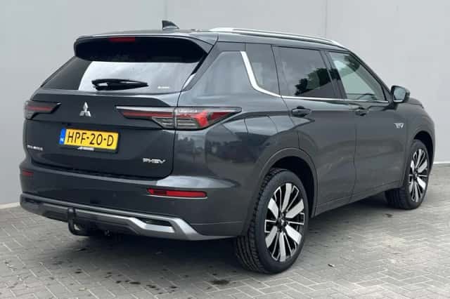 Mitsubishi Outlander (2025) thumbnail 3