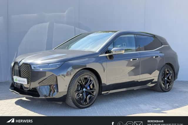 BMW iX (2023) thumbnail 1