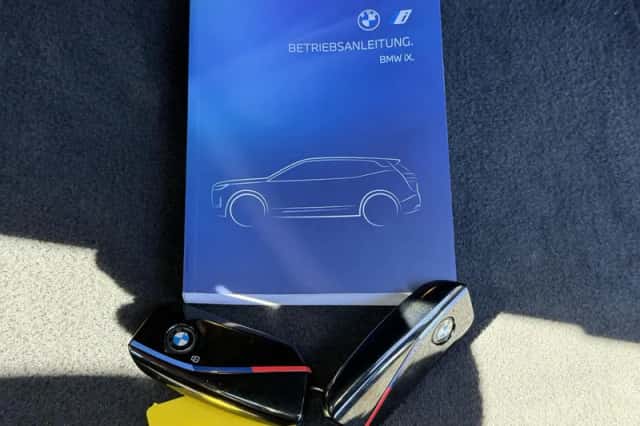 BMW iX (2023) thumbnail 4