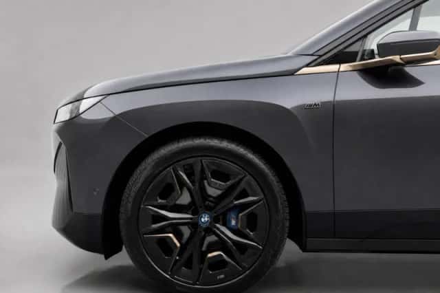 BMW iX (2023) thumbnail 5