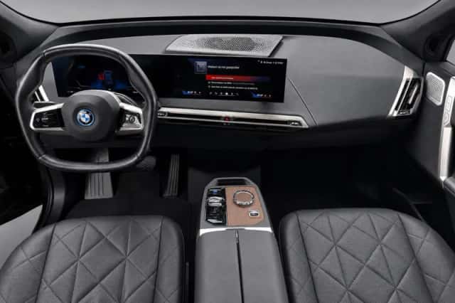 BMW iX (2023) thumbnail 6